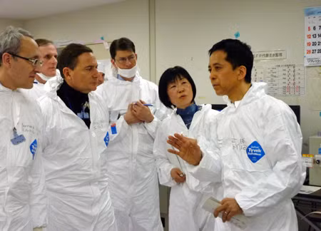 Nhà máy điện hạt nhân Fukushima 1 năm sau thảm họa ảnh 8