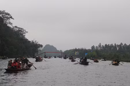Du lịch lễ hội: Nhộn nhịp tour hành hương ảnh 1