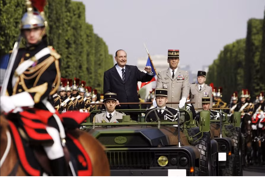 Tổng thống Jacques Chirac tại Lễ diễu binh mừng Quốc khánh Pháp năm 2006. Ảnh: CNN