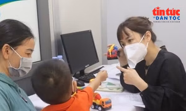 Bác sĩ ơi: Nhận biết sớm dấu hiệu trẻ tự kỷ