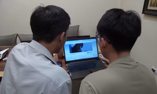 Từ khoảng cách gia đình đến những nguy cơ trên không gian mạng