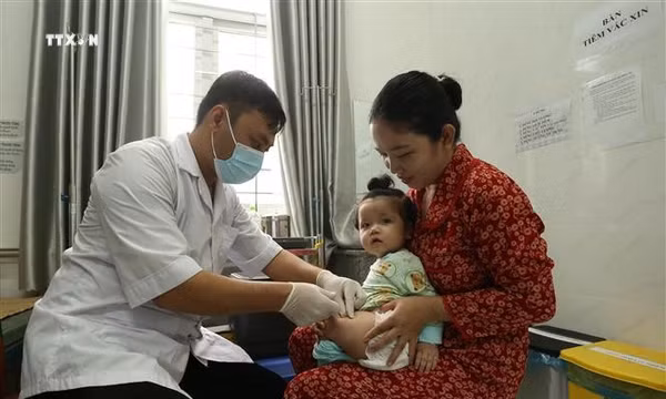 Nỗ lực đưa vaccine vào tiêm miễn phí cho trẻ