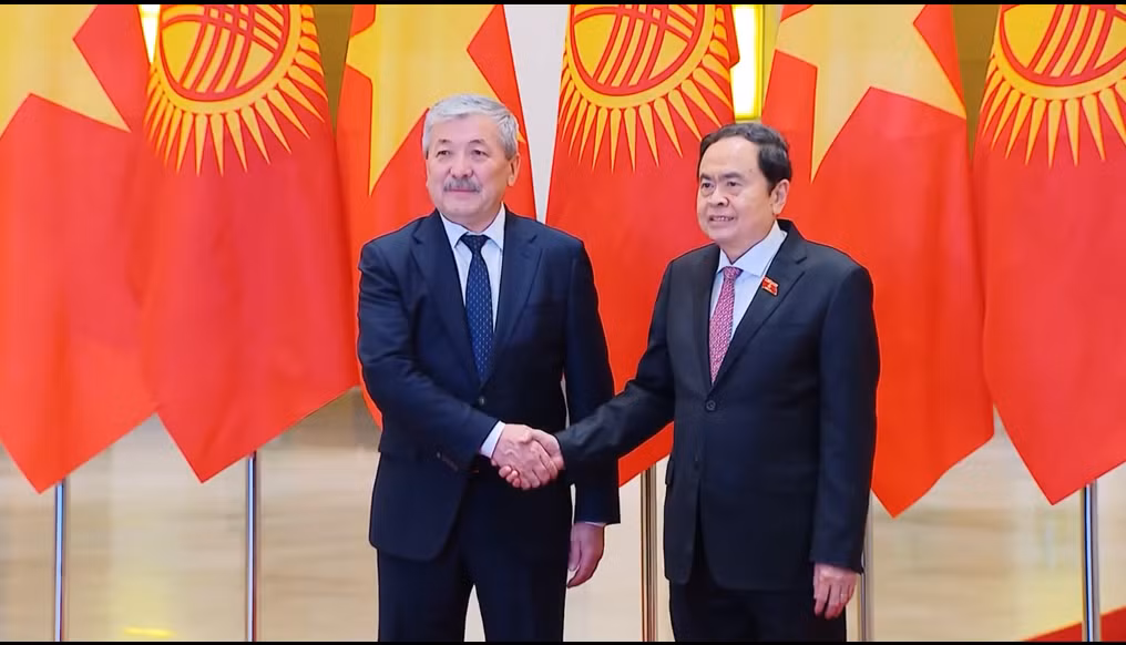 Chủ tịch Quốc hội Trần Thanh Mẫn hội kiến Thủ tướng Kyrgyzstan