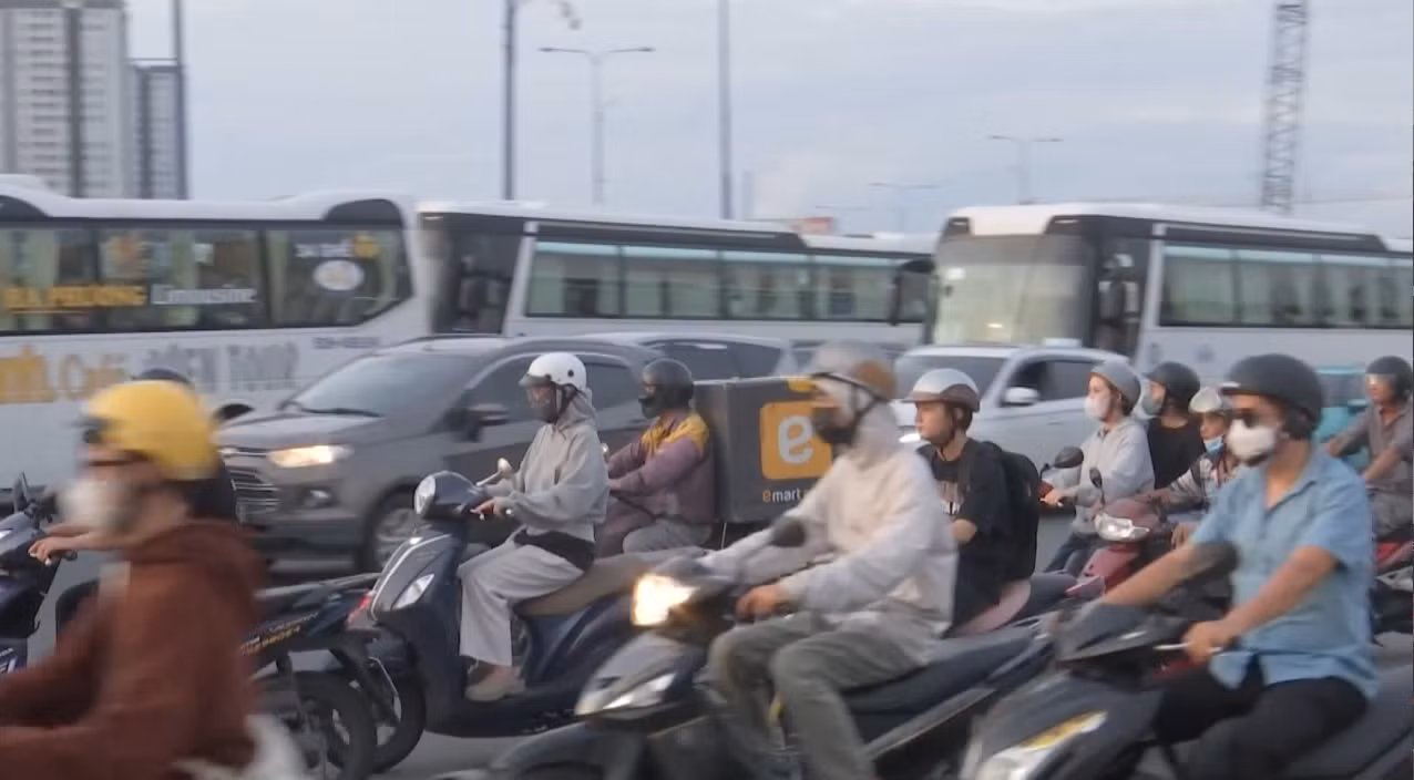 Không có cảnh sát, người dân vẫn chấp hành giao thông