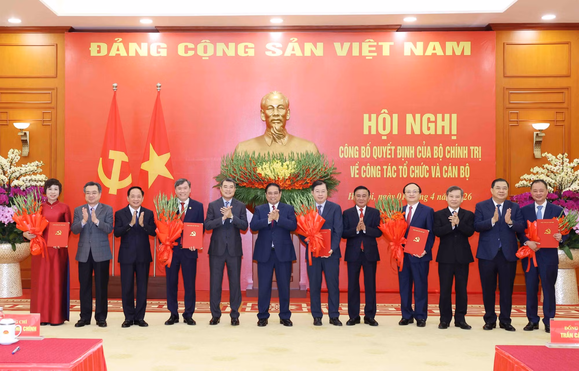 Công bố Quyết định của Bộ Chính trị về công tác tổ chức và cán bộ của 5 cơ quan