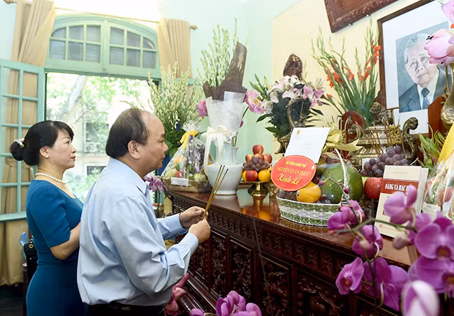  Thủ tướng dâng hương tưởng niệm Tổng Bí thư Lê Duẩn ảnh 1