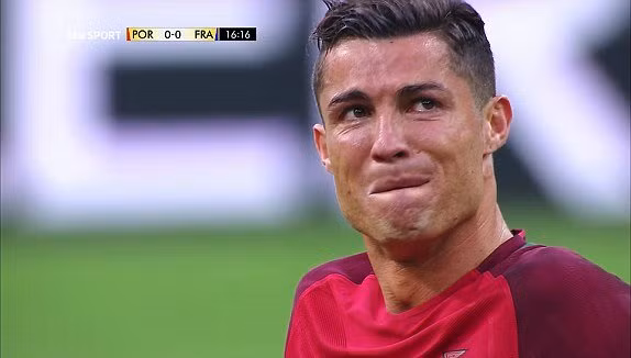Những giọt nước mắt của Cristiano Ronaldo ảnh 1