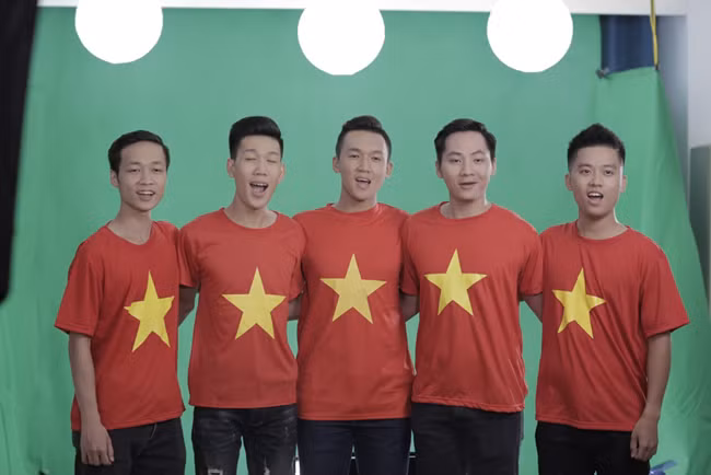 Nghệ sĩ Việt rực đỏ màu cờ với MV "Việt Nam quê hương tôi" ảnh 5