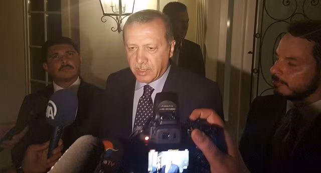 Ông Erdogan "thoát chết trong vài phút" trước đảo chính ảnh 1