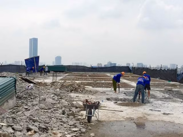 Có hoàn thành đúng tiến độ dỡ sai phạm tòa nhà 8B Lê Trực? ảnh 1