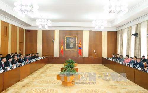 Thủ tướng Nguyễn Xuân Phúc hội đàm với Thủ tướng Mông Cổ ảnh 2
