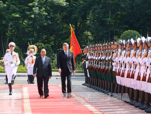 Thủ tướng Nguyễn Xuân Phúc hội đàm với Thủ tướng Slovakia ảnh 1