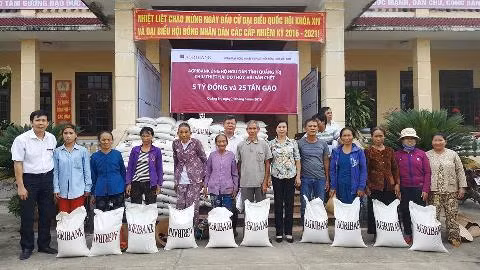 Agribank chung tay vì ngư dân 4 tỉnh miền Trung ảnh 1
