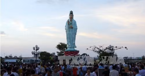 Lộn xộn, "chặt chém" trước cổng chùa Quan âm Phật đài ảnh 1