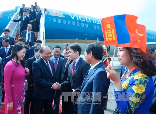 Thủ tướng Nguyễn Xuân Phúc tới Thủ đô Ulan Bator, Mông Cổ ảnh 2