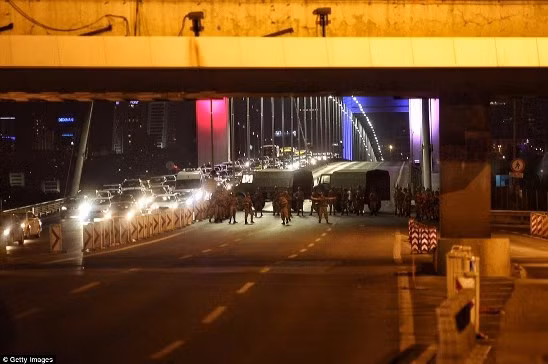 Quân đội Thổ Nhĩ Kỳ tiến hành đảo chính ảnh 4