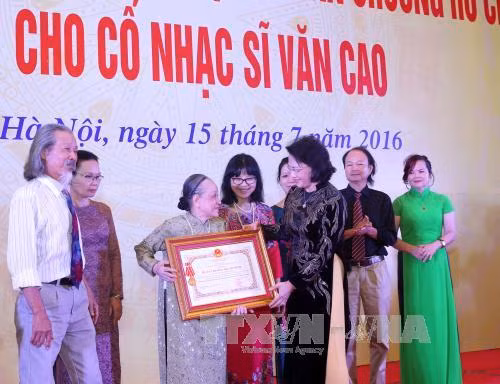 Gia đình cố nhạc sĩ Văn Cao hiến tặng bài hát “Tiến quân ca” ảnh 1