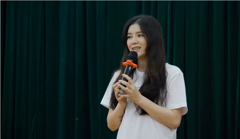 Lý Nhã Kỳ tự tay nấu ăn cho 300 trẻ mồ côi ảnh 15