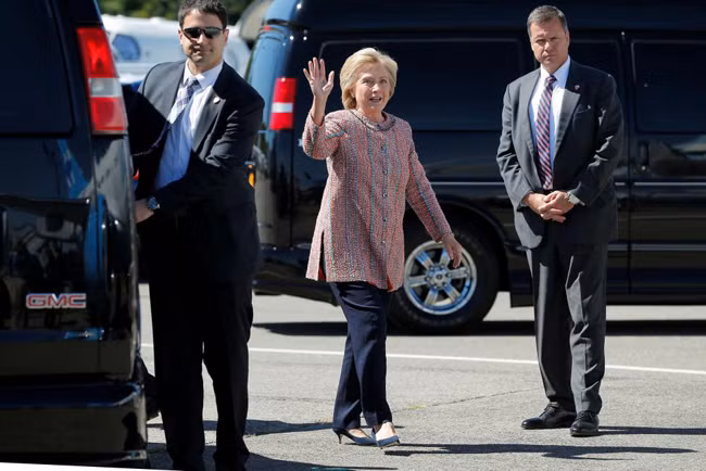 Bà Clinton rạng rỡ ngày trở lại ảnh 7