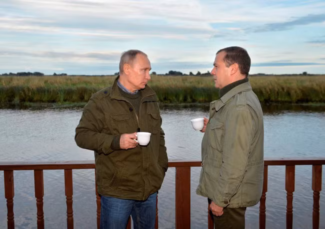 Kỳ nghỉ cuối tuần thư thái của "cặp bài trùng" Putin-Medvedev ảnh 5