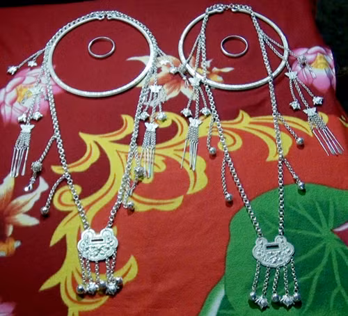 Nghề chạm bạc truyền thống ở Hà Giang ảnh 3