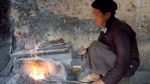 Nghề chạm bạc truyền thống ở Hà Giang ảnh 2