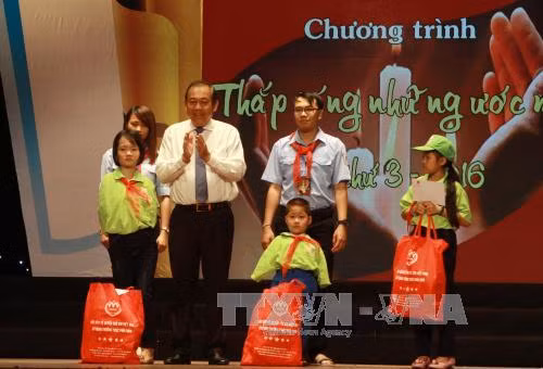 PTT Trương Hòa Bình dự chương trình “Thắp sáng những ước mơ” ảnh 1