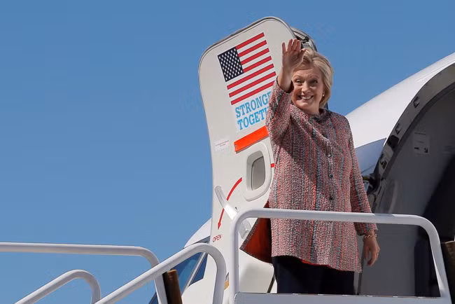 Bà Clinton rạng rỡ ngày trở lại ảnh 3