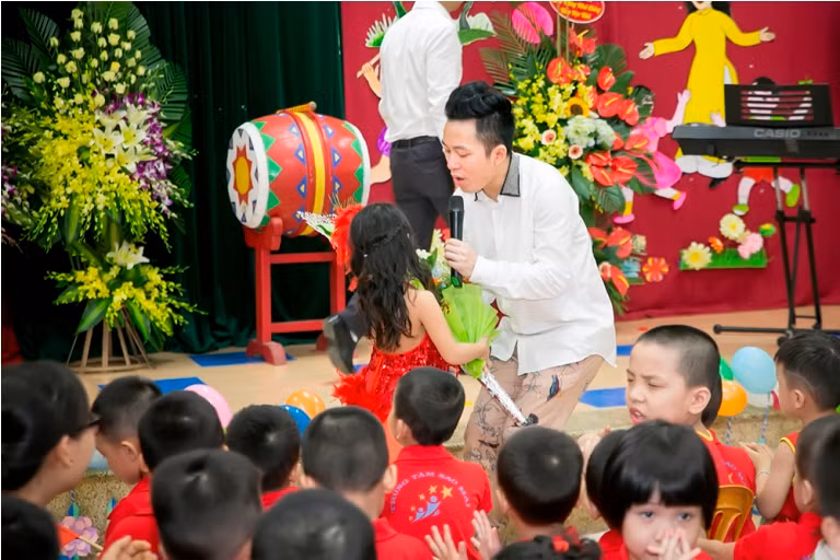 Tùng Dương mang niềm vui đến cho trẻ tự kỷ nhân dịp Trung thu ảnh 9