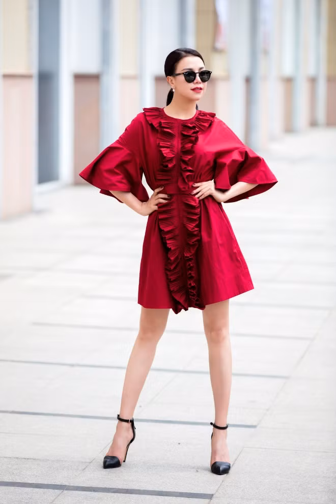 Trà Ngọc Hằng diện đầm Fendi mới nhất lấy cảm hứng từ đồ ngủ quý tộc ảnh 5