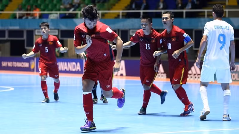 Chiến thắng lịch sử của Việt Nam ở VCK World Cup futsal ảnh 1