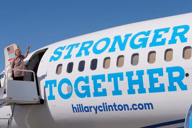 Bà Clinton rạng rỡ ngày trở lại ảnh 5