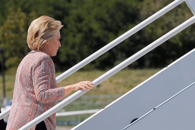 Bà Clinton rạng rỡ ngày trở lại ảnh 2