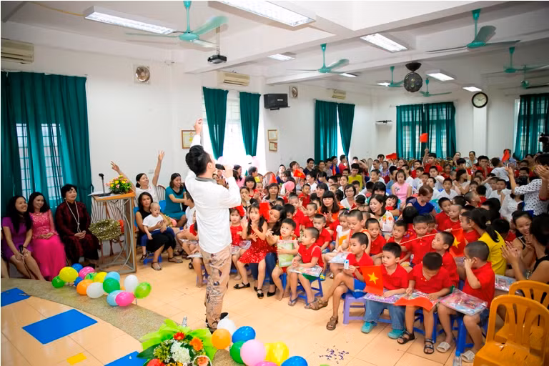 Tùng Dương mang niềm vui đến cho trẻ tự kỷ nhân dịp Trung thu ảnh 10
