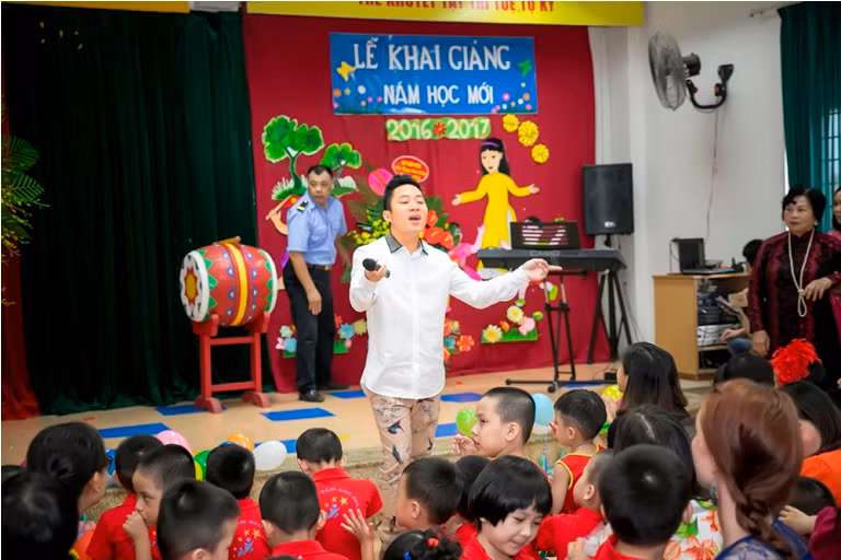 Tùng Dương mang niềm vui đến cho trẻ tự kỷ nhân dịp Trung thu ảnh 8