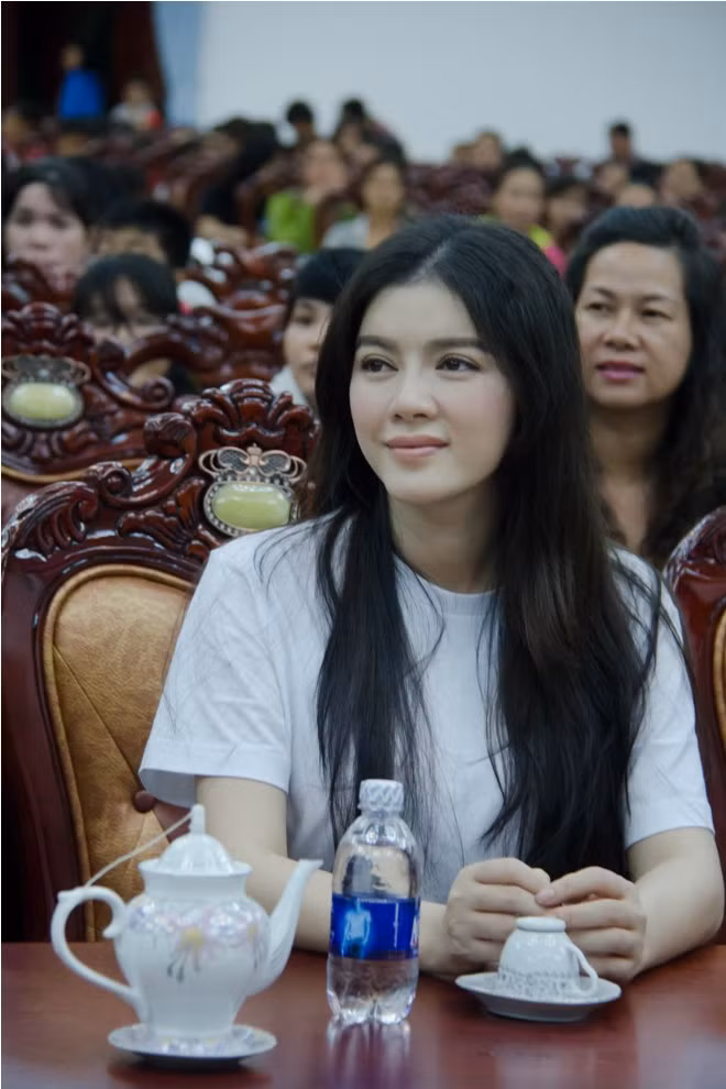 Lý Nhã Kỳ tự tay nấu ăn cho 300 trẻ mồ côi ảnh 11