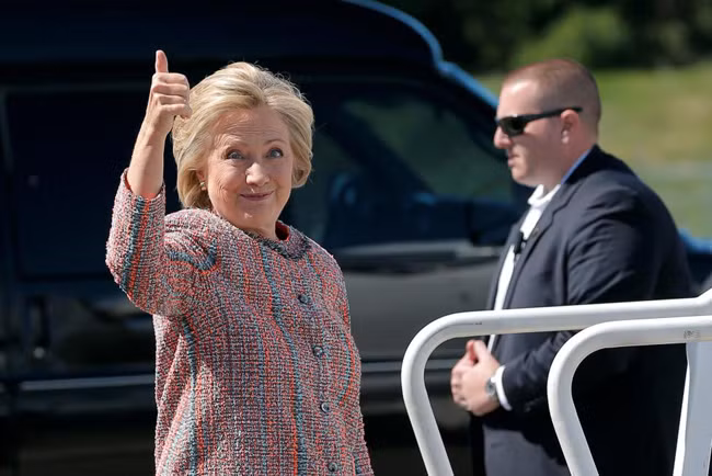Bà Clinton rạng rỡ ngày trở lại ảnh 1