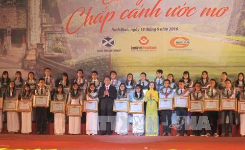Chủ tịch nước dự lễ trao thưởng quỹ khuyến học Đinh Bộ Lĩnh ảnh 1