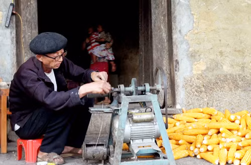 Nghề chạm bạc truyền thống ở Hà Giang ảnh 1
