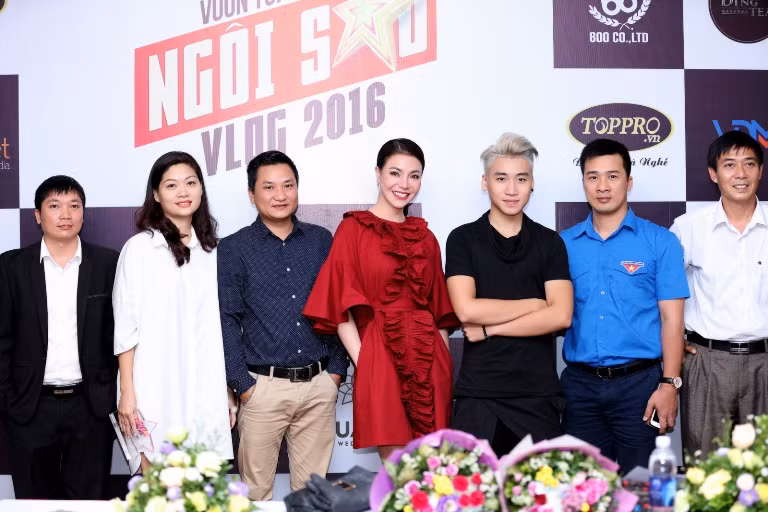 Trà Ngọc Hằng diện đầm Fendi mới nhất lấy cảm hứng từ đồ ngủ quý tộc ảnh 9