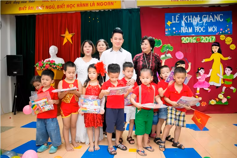 Tùng Dương mang niềm vui đến cho trẻ tự kỷ nhân dịp Trung thu ảnh 4