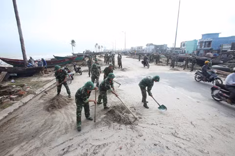 Đà Nẵng cơ bản hoàn thành dọn vệ sinh sau bão ảnh 1