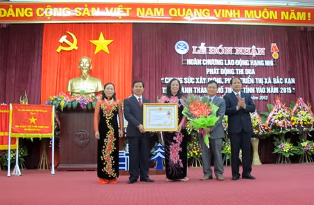 Phấn đấu Bắc Kạn lên thành thành phố năm 2015 ảnh 1