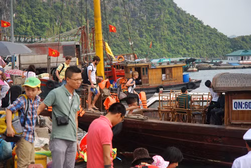Tour giá rẻ làm 'sứt mẻ' hình ảnh du lịch Việt Nam ảnh 1