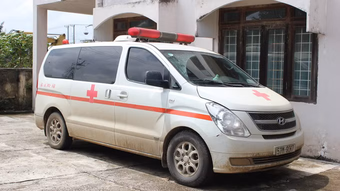 Dùng xe cứu thương chở gần 256 kg động vật hoang dã ảnh 1