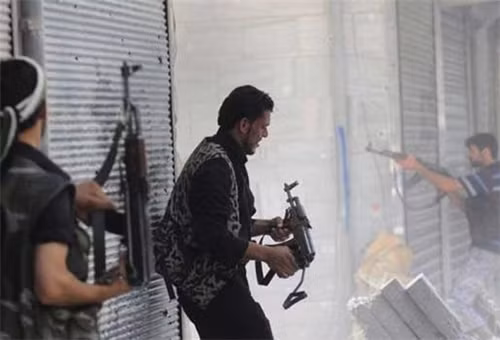 Phiến quân Syria bắn nhau ác liệt gần biên giới Thổ Nhĩ Kỳ ảnh 1