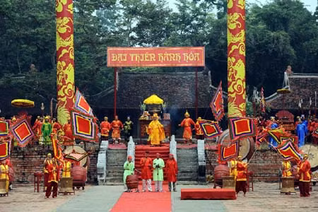 Mọi miền rộn ràng lễ hội Lễ hội Lam Kinh 2012: Điểm hẹn văn hóa - lịch sử xứ Thanh ảnh 1