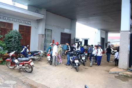 Hàng loạt xe chết máy vì xăng 'dởm' ảnh 1