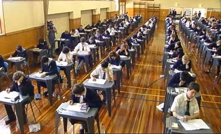 Australia bắt đầu quá tải học sinh ảnh 1