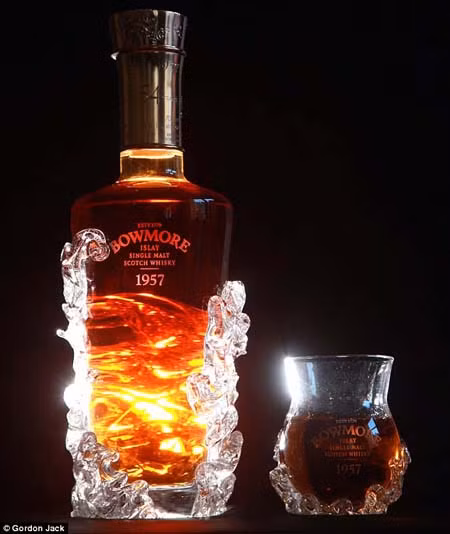 Chai rượu có giá gần 5 tỷ đồng ảnh 1